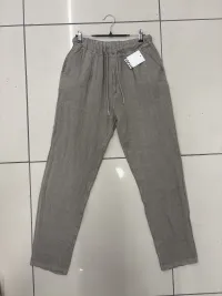 UnissexCalças/Saia de distribuidor de roupas 君达贸易 JUNDA TRADING em Itália