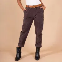 Pantaloni/Gonne per Donne dal grossista di abbigliamento Carla Raffi in Francia