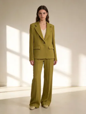 MulherCasacos de distribuidor de roupas Luisa Fashion S.R.L. em Itália
