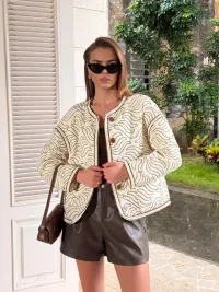 Mujer de Abrigo del mayorista de ropa Unika paris en Francia