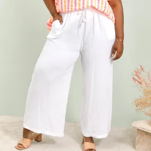 Women's Bottoms from clothing wholesaler Laura Paris in France