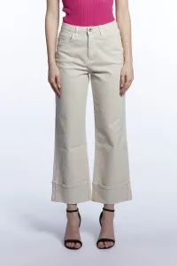 MulherCalças de ganga de distribuidor de roupas 3D DEMIN em Itália