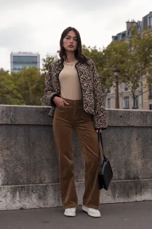 MulherCasacos de distribuidor de roupas FASHION TENDANCE em França