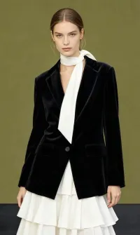 Женщины's Верхняя одежда от оптового продавца одежды ELLA MODA srl в Италия