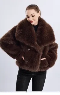 Giacche/Cappotti per Donne dal grossista di abbigliamento ELLA  MODA srl in Italia