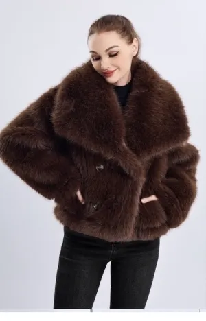 Giacche/Cappotti per Donne dal grossista di abbigliamento ELLA MODA srl in Italia