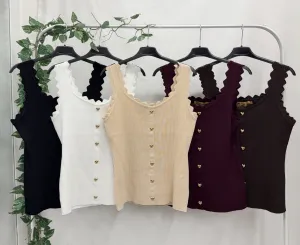 MulherTops de distribuidor de roupas ELE. em Itália