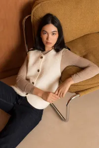 MulherTops de distribuidor de roupas jw.atelier (J AND W) em França