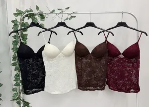 MulherRoupas íntimas de distribuidor de roupas ELE. em Itália