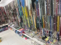 Bigiotteria dal grossista di abbigliamento Wang hao trading in Italia