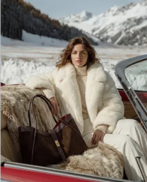 MulherCasacos de distribuidor de roupas SELINA & CO BY HU GROUP ITALIA em Itália