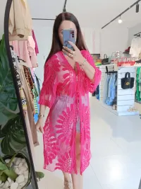 MulherCasacos de distribuidor de roupas Imperium Mody em Polônia