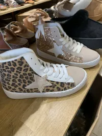 Scarpe per Unisex dal grossista di abbigliamento ANOUSHKA in Francia