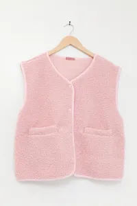 MulherCasacos de distribuidor de roupas ZELIA em França