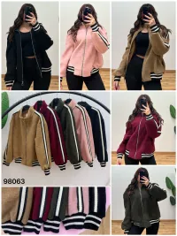 Giacche/Cappotti per Donne dal grossista di abbigliamento WODEMAYA SRL in Italia