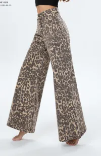 Pantaloni/Gonne per Donne dal grossista di abbigliamento Melly & Co in Italia