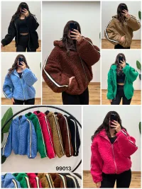 Giacche/Cappotti per Donne dal grossista di abbigliamento WODEMAYA SRL in Italia