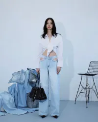 MulherCalças de ganga de distribuidor de roupas i8 Denim em Polônia