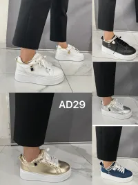 Scarpe per Unisex dal grossista di abbigliamento Love & Feet Srls in Italia