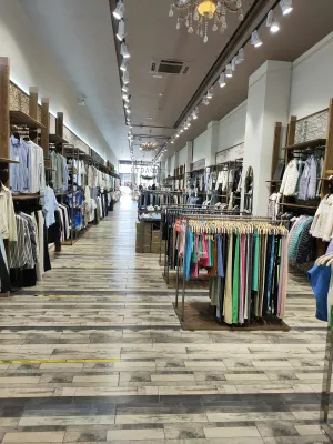 Hombre de Tops del mayorista de ropa Moda Barcelona en España