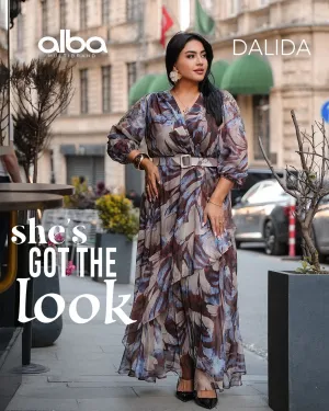 MulherVestidos de distribuidor de roupas ALBA MULTİBRAND em Turquia