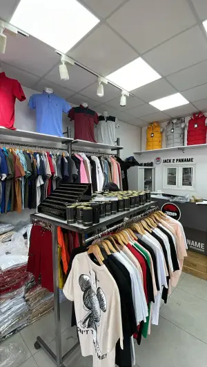 Unisex's Tops from clothing wholesaler Tls26 in France