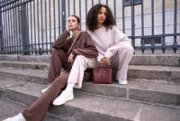 Mujer de Abrigo del mayorista de ropa AAWOE ABAYA en Francia