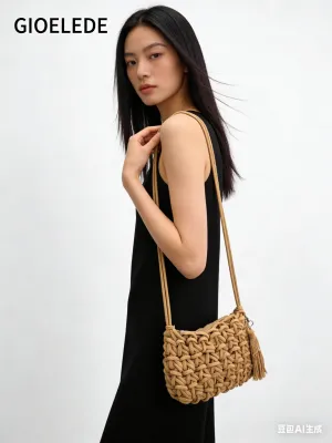 MulherBolsas de distribuidor de roupas GIOELEDE em Itália