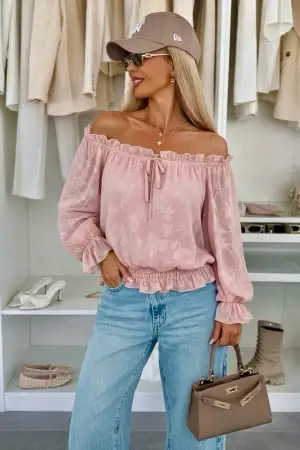 MulherTops de distribuidor de roupas 𝔸𝔹𝔻𝕯 em Bélgica