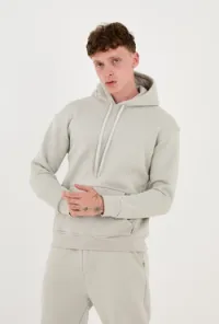 HomemTops de distribuidor de roupas Duvar Fashion GmbH em Alemanha