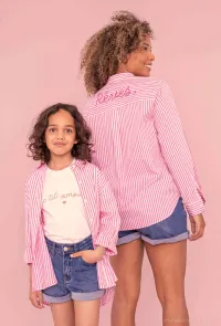 MulherTops de distribuidor de roupas PM MERE ET FILLE em França