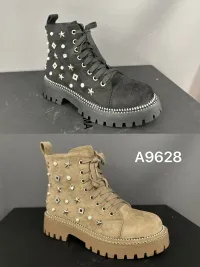 Scarpe per Unisex dal grossista di abbigliamento Love & Feet Srls in Italia