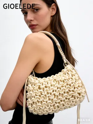 MulherBolsas de distribuidor de roupas GIOELEDE em Itália