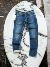 Unisex'in Jeans'si ÖZ ALTUNLAR KONFEKSİYON CEMAL ALTUN giyim toptancısından Türkiye'te