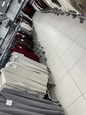 Верхняя одежда из оптового магазина одежды H1 Fashion в Италия