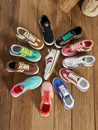 Scarpe per Unisex dal grossista di abbigliamento Moonshoes in Francia