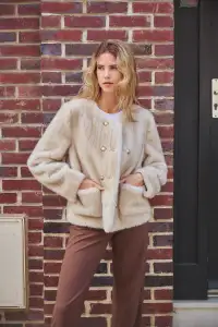 Giacche/Cappotti per Donne dal grossista di abbigliamento Giovanni Paris in Francia