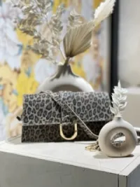 Mujer de Bolsos del mayorista de ropa Auren en Francia