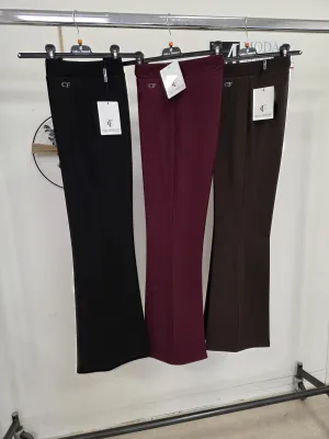 MulherCalças/Saia de distribuidor de roupas ModaMarche srl em Itália