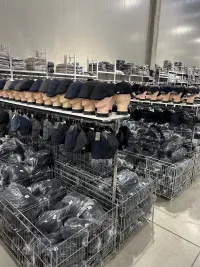 UnissexoAcessórios de distribuidor de roupas FLOCK 珠光 em Itália