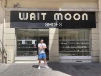 logo - wholesaler (Moonshoes)