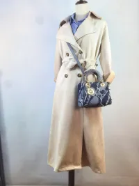 Giacche/Cappotti per Donne dal grossista di abbigliamento fiorentina in Italia